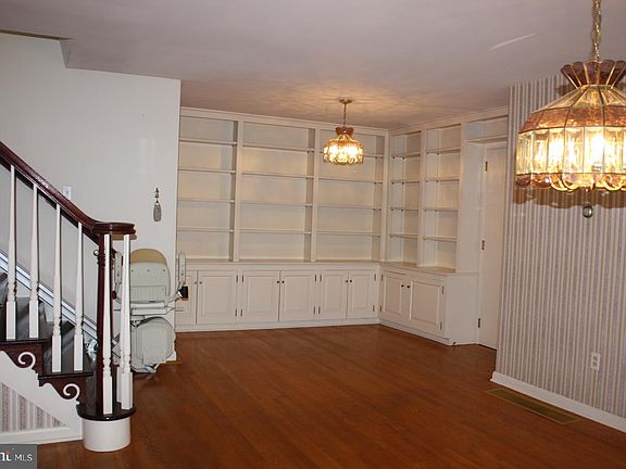 3rd image of 233 Avon Dr