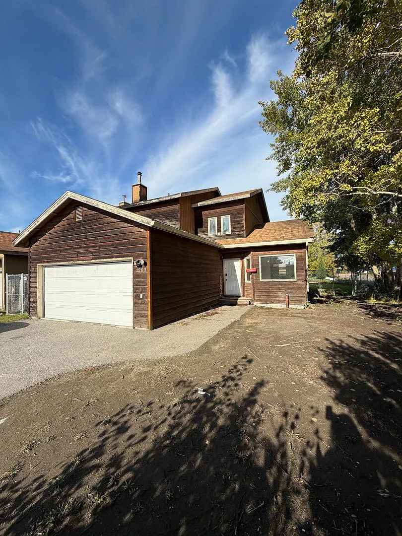 Spacious 3-Bedroom, 2.5 Bathroom Home with Garage — Photo 1
