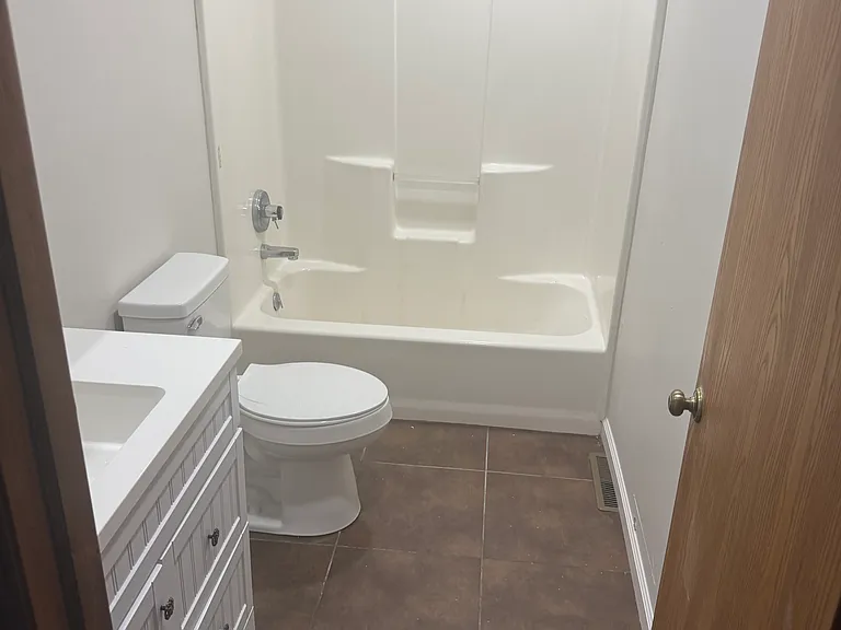 111 Allen St — Photo 2