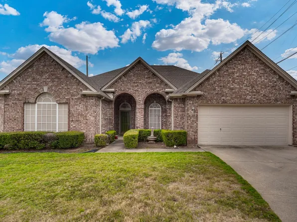 1857 Glen Wood Dr, Grapevine, TX 76051