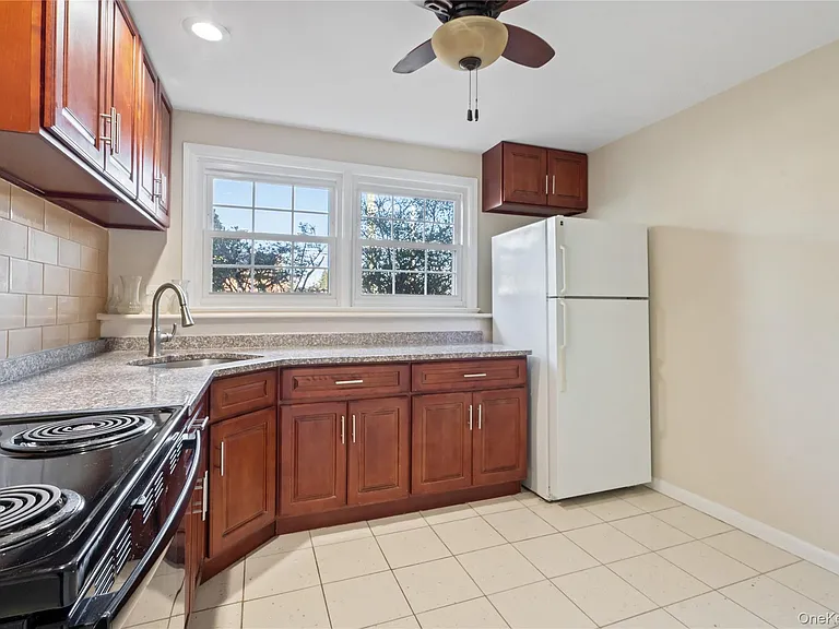 445 S Wellwood Ave — Photo 12