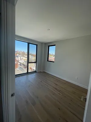 Rented by E Realty International Corp | media 6