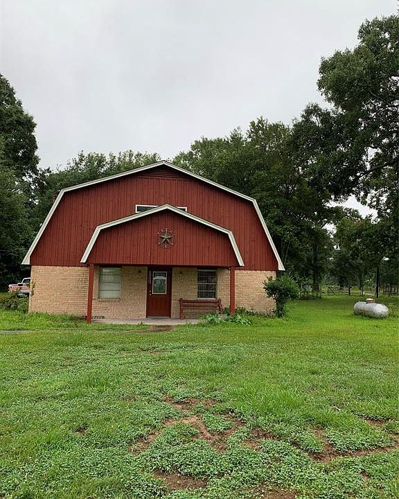 House sits on 1 acre that's fenced