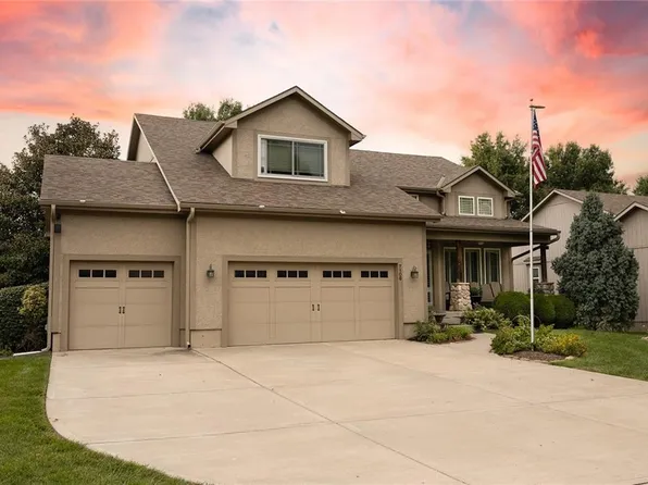 7108 Aminda St, Shawnee, KS 66227
