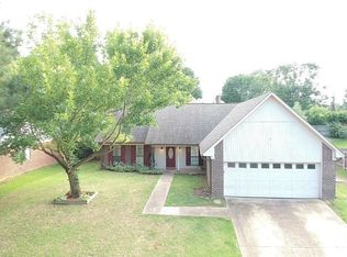 7247 Kingcrest Rd, Olive Branch, MS 38654