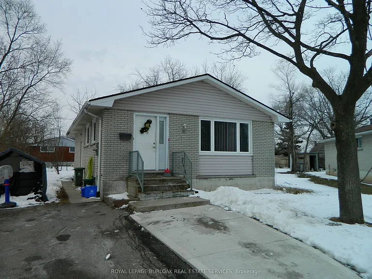 15 Michael Ave #LOWER — Photo 1