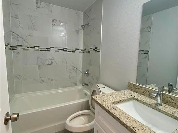 5th image of 4421/4423 29th St SW