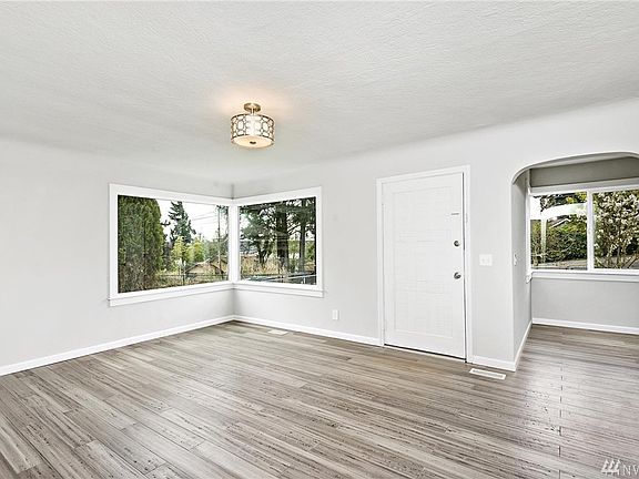 5th image of 821 S Summit Ave