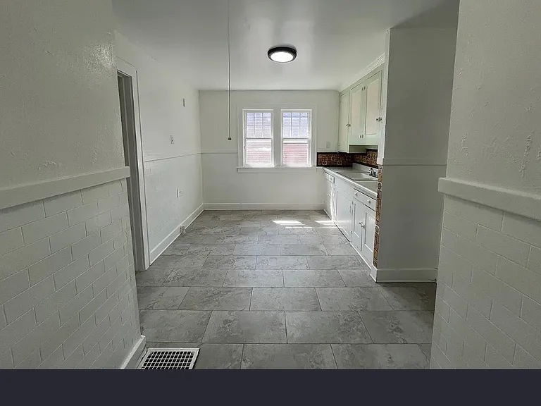 2858 McKoon Ave #2 — Photo 6