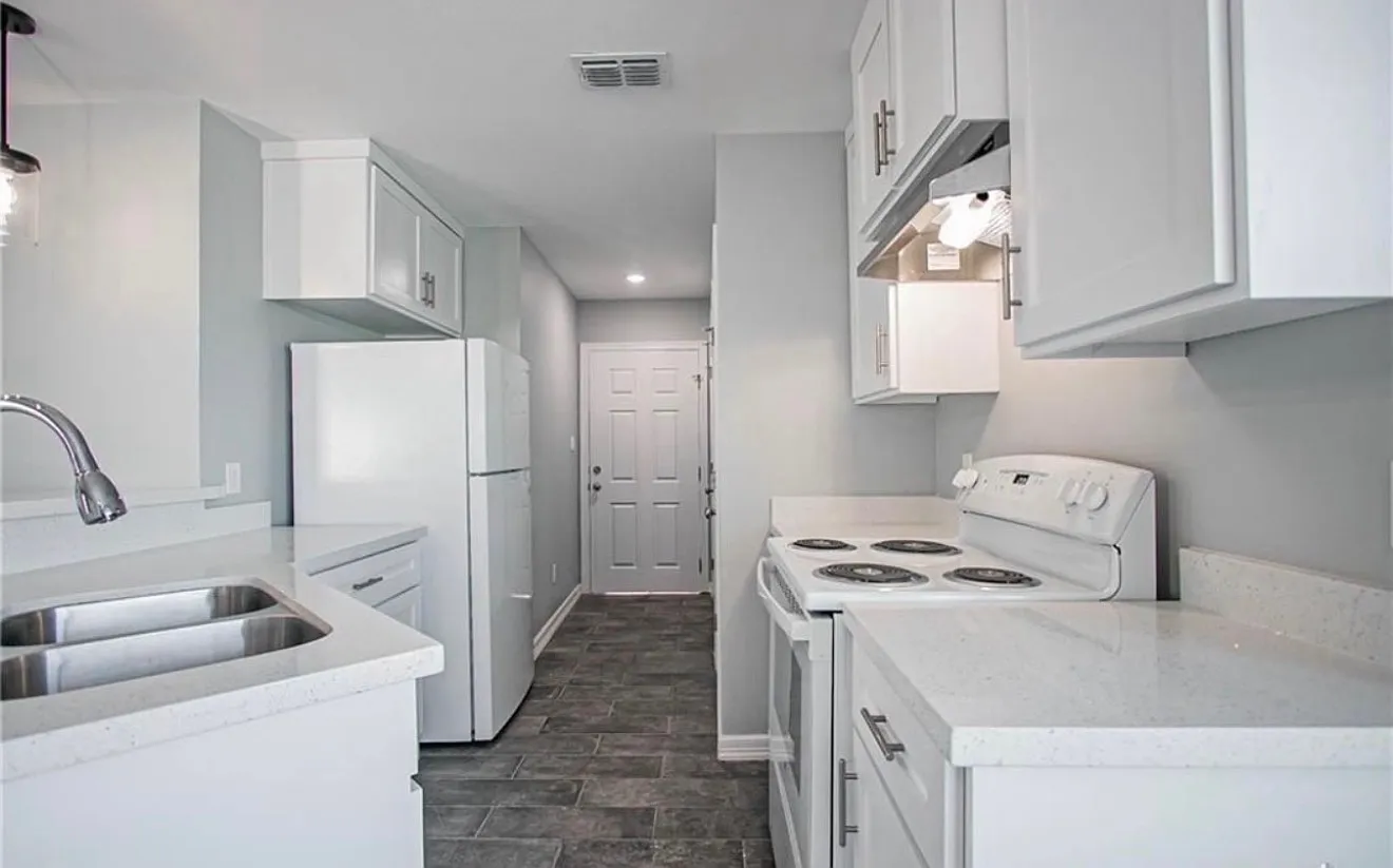 2 bed, 841 sqft, $1,100 — Photo 3