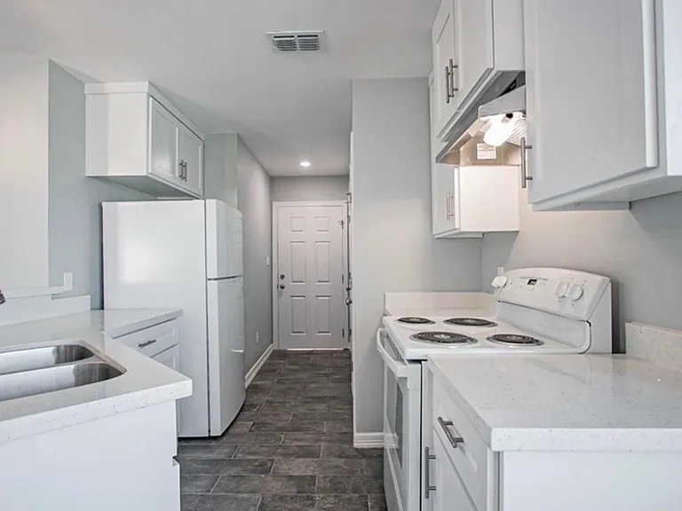Southridge Dr — Photo 4
