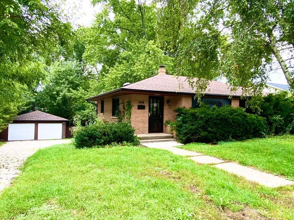 125 E Kimball Ave, Woodstock, IL 60098