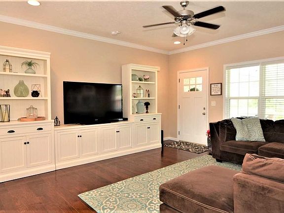 3rd image of 15425 Shakespeare Dr