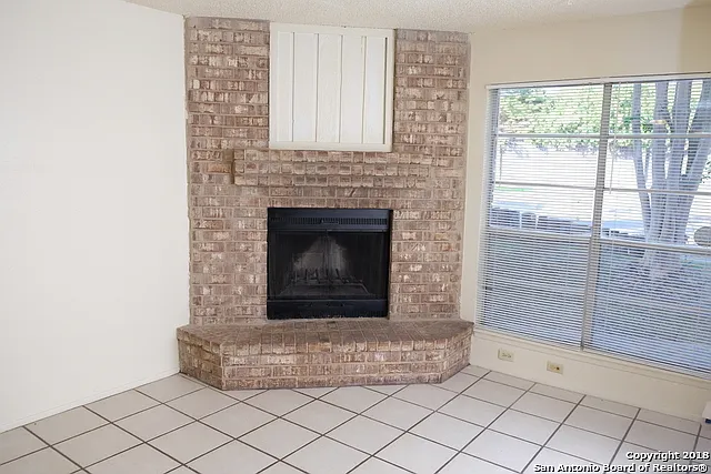 2 bed, 1.0 bath, 1053 sqft, $1,200 — Photo 4