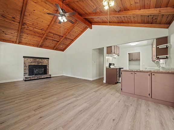3rd image of 16875 Alpine Dr
