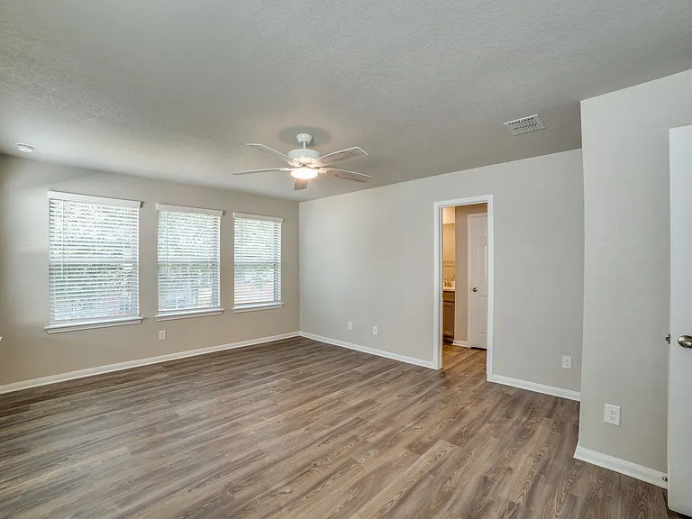 Villas at College Park — Photo 24
