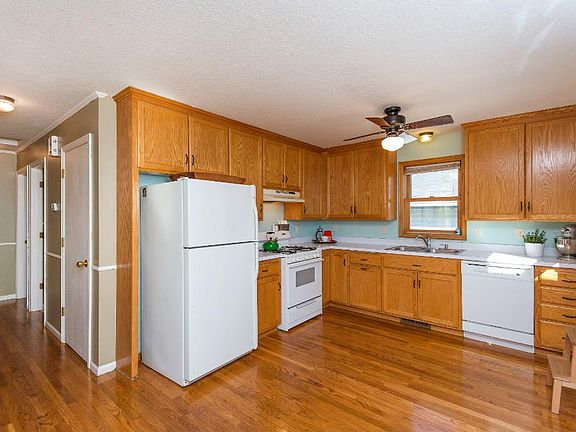 3rd image of 7909 Noble Ave N