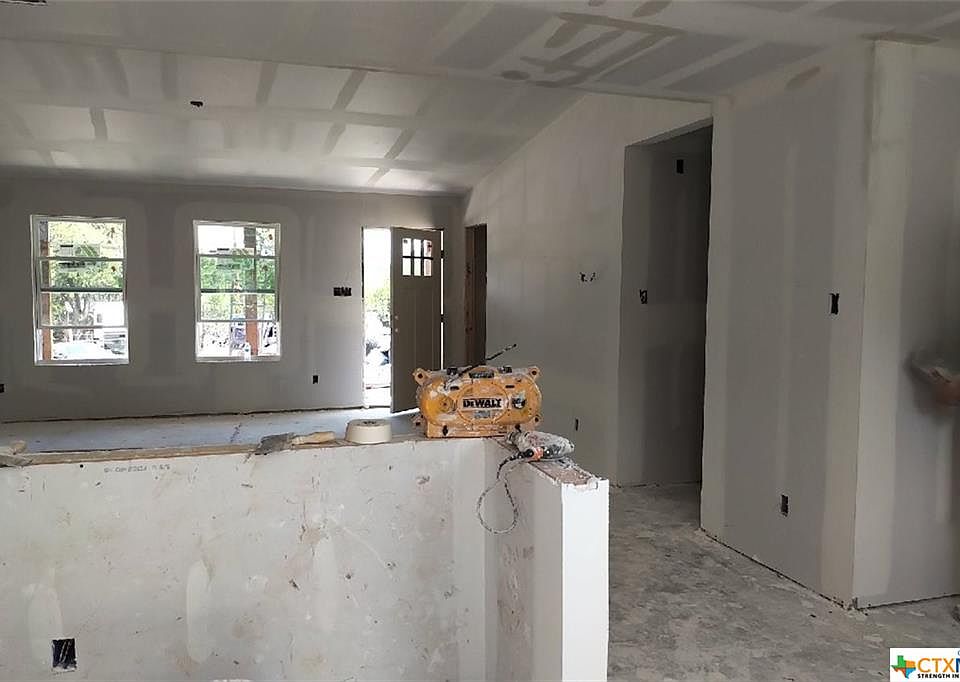 2nd image of 2220 Cypress Gardens Blvd