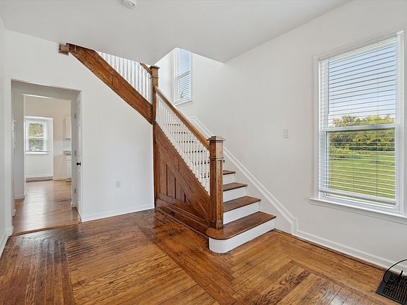 4th image of 242 Harmon St