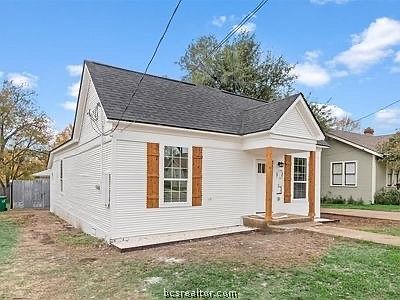 3rd image of 806 E Academy St