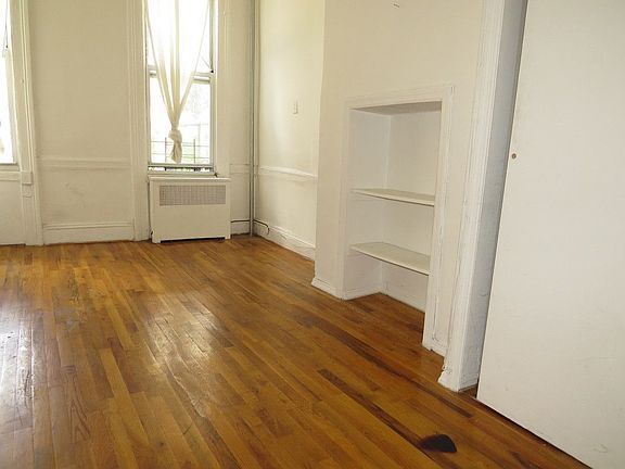 2nd image of 177 Maujer St APT 1R