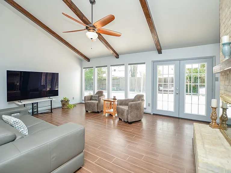 1702 Cherry Bend Dr — Photo 12