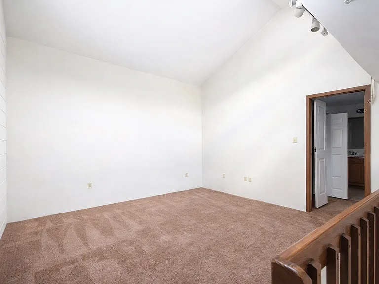 Loft 1-Bed/1-Bath