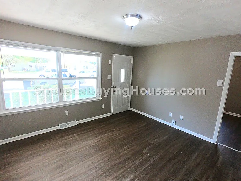 2517 S McClure St — Photo 4