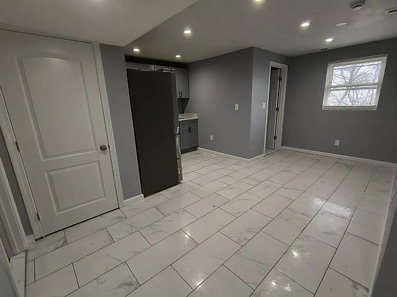 5th image of 75 Hillside Ave #1