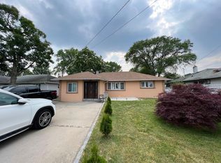 918 Balfour St, Valley Stream, NY 11580