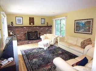 32 Twixt Hills Rd, Saint James, NY 11780