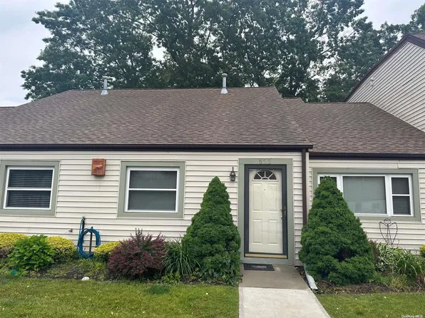 523 Lake Court #523, Middle Island, NY 11953