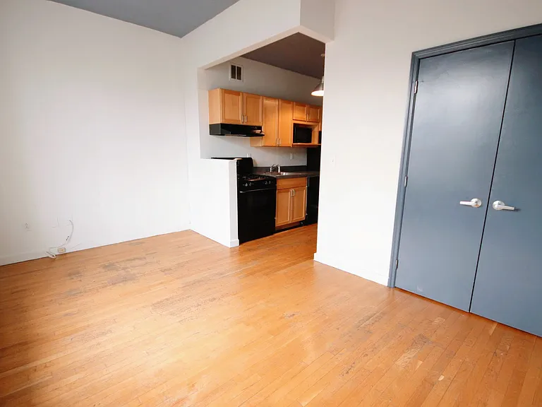47-45 Vernon Blvd #3C — Photo 3