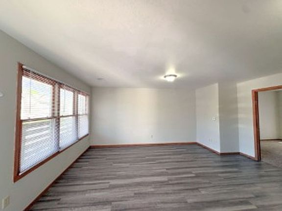 4th image of 2112 Merner Ave #69c67f932