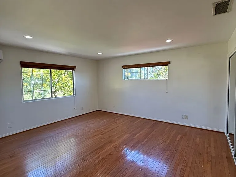 520 Washington St — Photo 8
