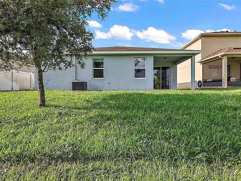 16459 Centipede St — Photo 4