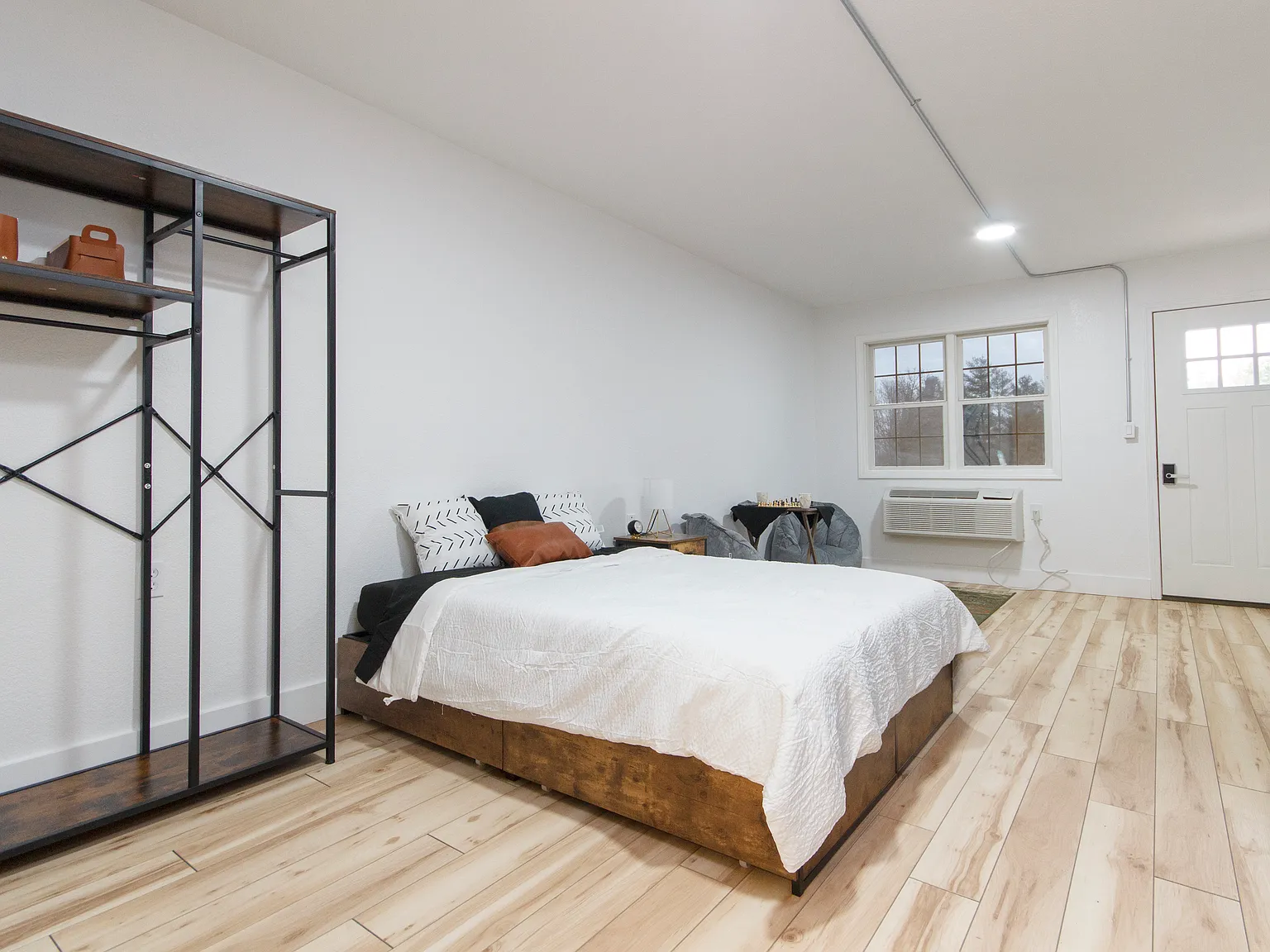 Studio, 300 sqft, $695 — Photo 4