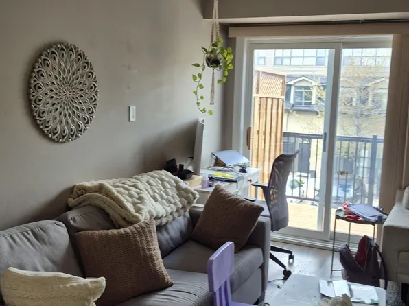 262 Saint Helens Ave #213, Toronto, ON M6H 4A4