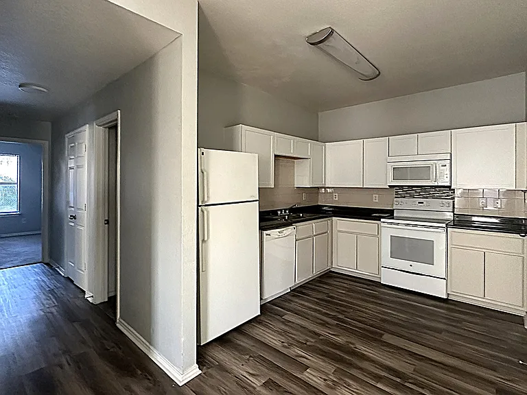 2712 Ashley Dr — Photo 6