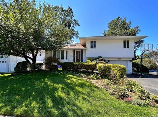 61 Magnolia Ln, Jericho, NY 11753