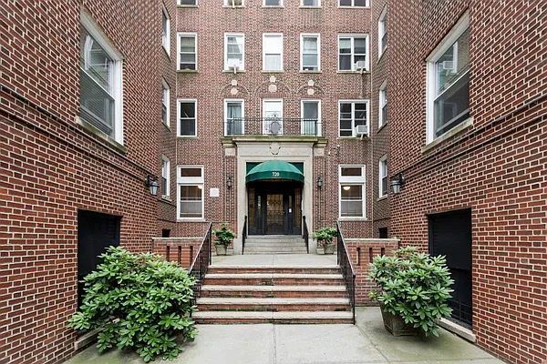 Sold by Level Group | media 8