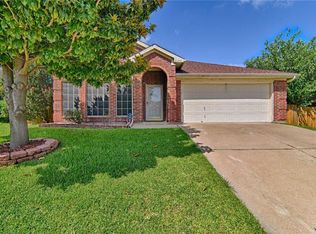 6200 Brookknoll Dr, Arlington, TX 76018