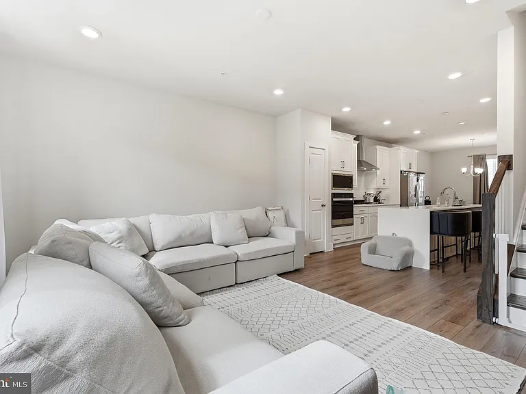 153 Locke St — Photo 18