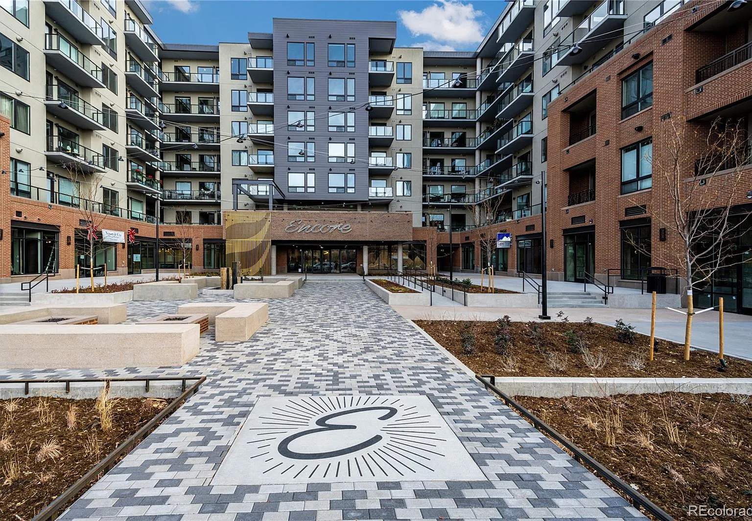 Encore Cr Condos — Photo 2