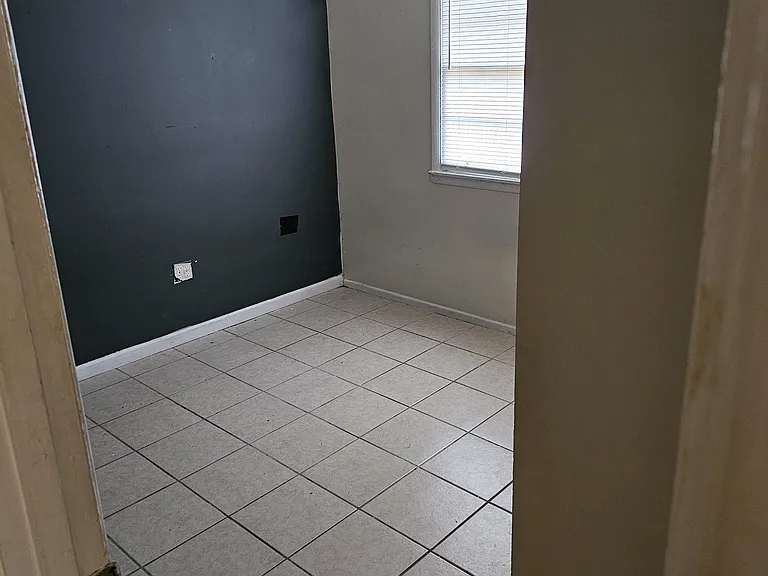 4655 Poinciana Dr — Photo 16
