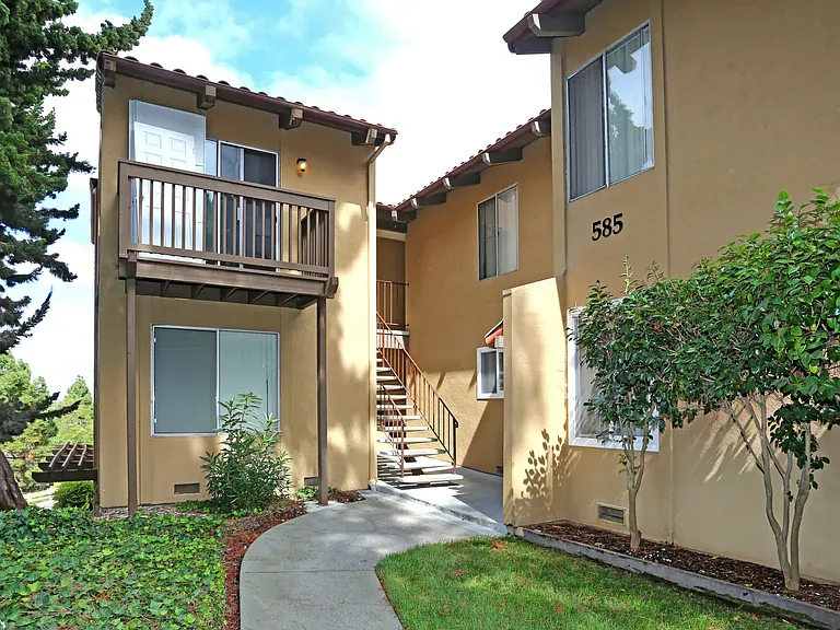 Villas at Harbor Pointe — Photo 9