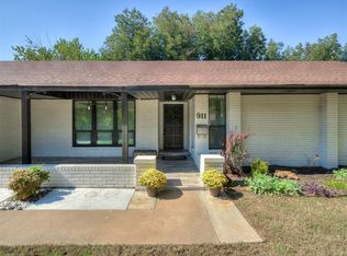 911 Rosebrier Ct, Guthrie, OK 73044