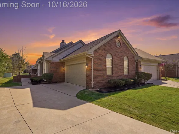 15710 Golfview Dr, Riverview, MI 48193