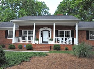 1304 Clover Ln, Greensboro, NC 27410