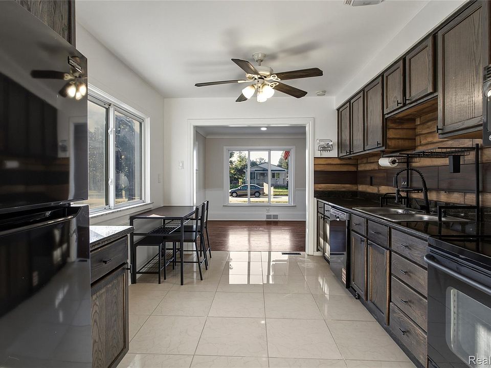 19039 Colorado St, photo 23